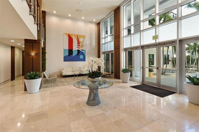 Building Photo - 400 4th Ave S