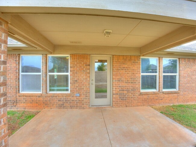 Building Photo - Charming 3-Bedroom Home in the Desirable V...