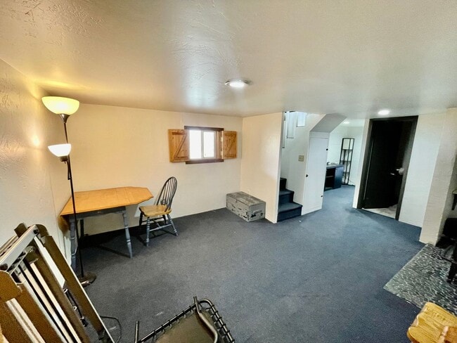 Building Photo - Main St! Storage and Parking! 20 minute dr...