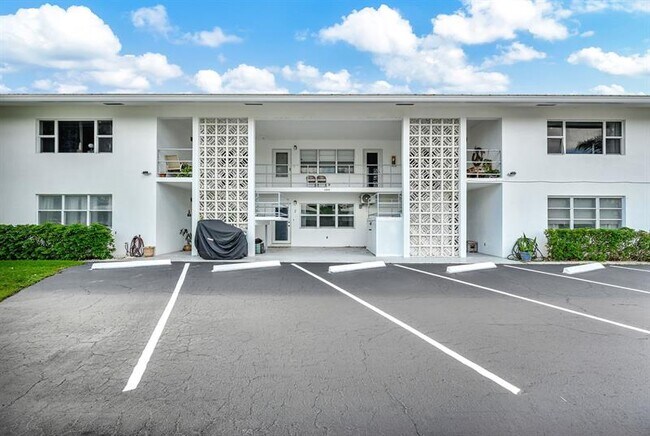 Building Photo - 3208 Colony Club Rd