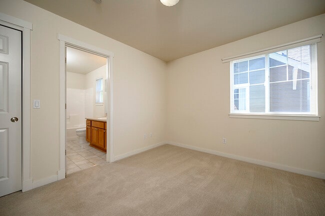 Building Photo - 1679 NE Juneberry St