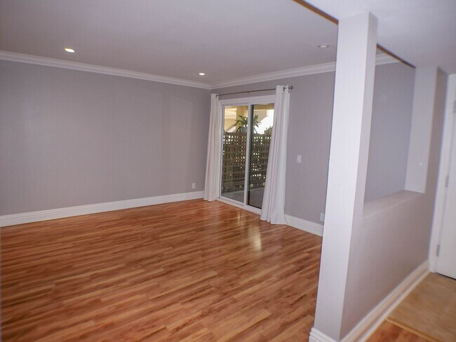 Building Photo - 2BD/2BA Dual Master Condo of secured building in highly sought after Boutique Bella Capri building.