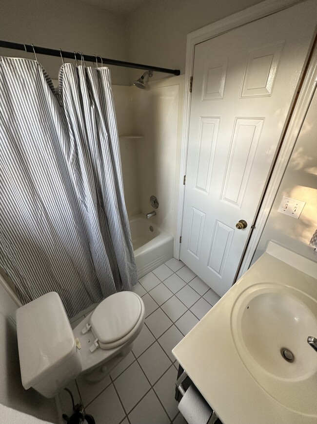 Building Photo - 776 E Scott Ave