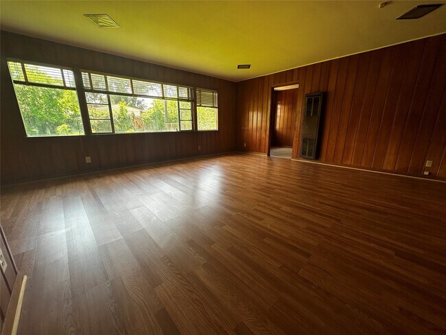 Building Photo - 5210 Stuyvesant Ln