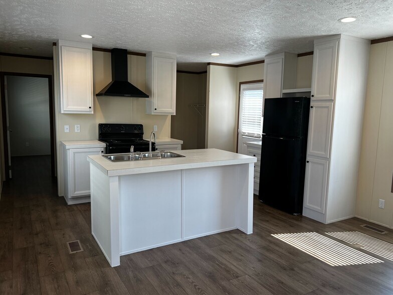 Building Photo - 709 N Collins Fwy