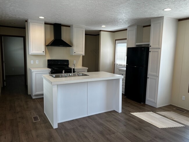 Building Photo - 709 N Collins Fwy