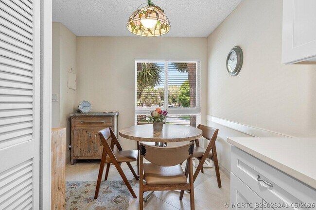 Building Photo - 5850 Sugar Palm Ct