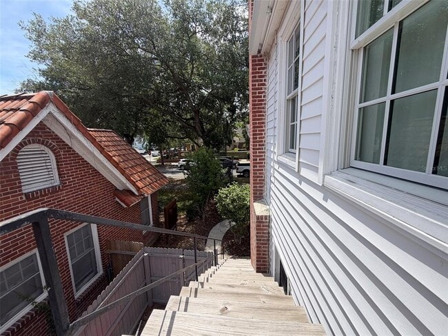 Building Photo - 417 SW 10th St