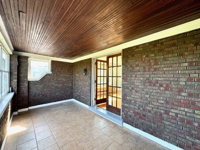 Building Photo - 505-507 W McMillan