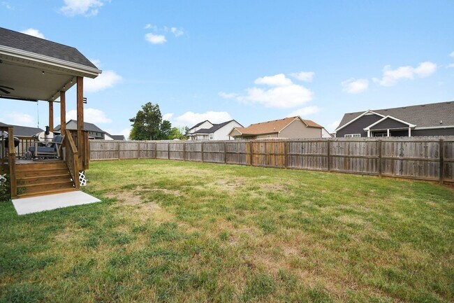 Building Photo - Pet Friendly Three Bedroom with Bonus!