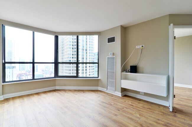 Building Photo - 405 N Wabash Ave