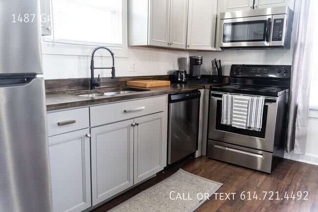 Building Photo - 1487 Granville St