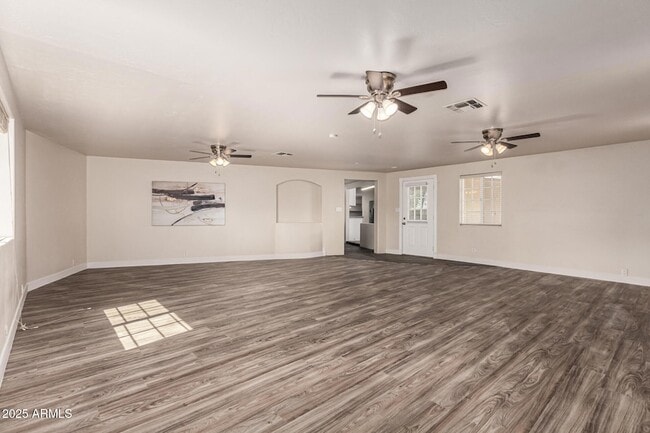 Building Photo - 809 N Gilbert Ave