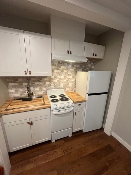 Building Photo - 15 Maplewood Dr