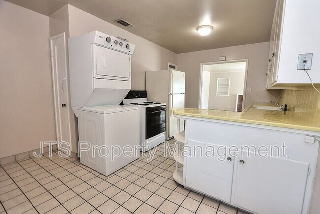 Building Photo - 3109-3111 Hampshire Drive