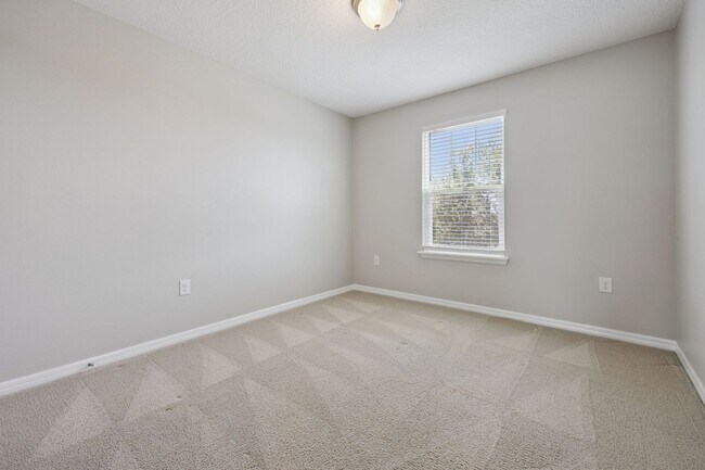 Building Photo - 3/2.5/2 Townhome in SummerLake