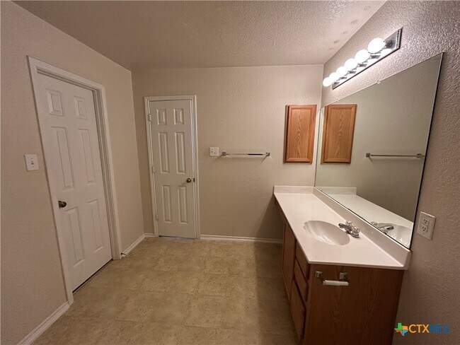 Building Photo - 424 Copper Hill Dr
