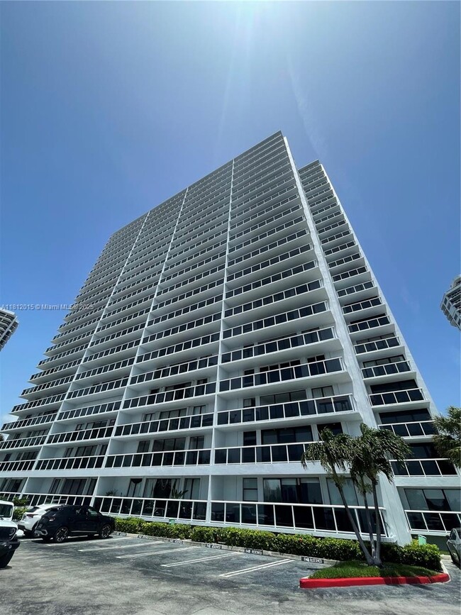 Building Photo - 20505 E Country Club Dr