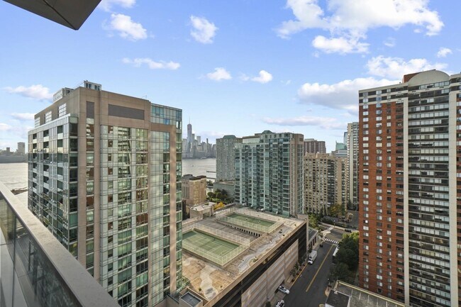 Building Photo - 2 Shore Ln