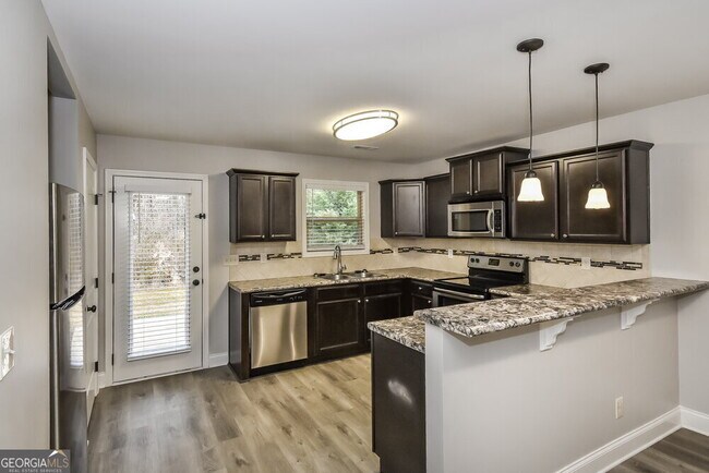 Building Photo - 453 Charleston Pl