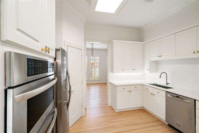 Building Photo - 4746 Post Oak Timber Dr