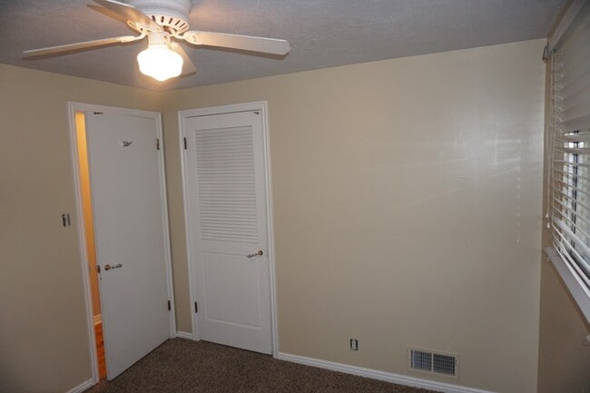 Building Photo - Bountiful 3 Bedroom 2 Bath Home
