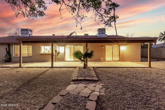 Building Photo - Spacious 5-Bedroom Home in the Heart of Sc...