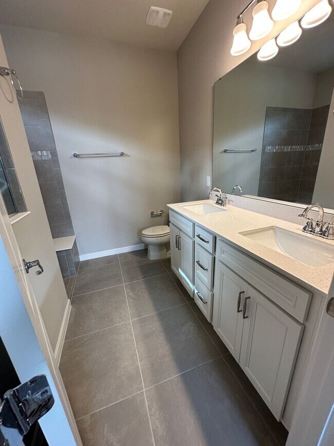 Building Photo - Stunning 4/2 close to Lake Nona!!