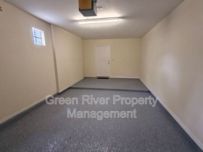 Building Photo - 10075 Gate Pkwy N