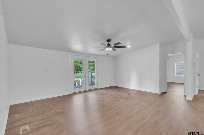 Building Photo - 441 N Hill Rd
