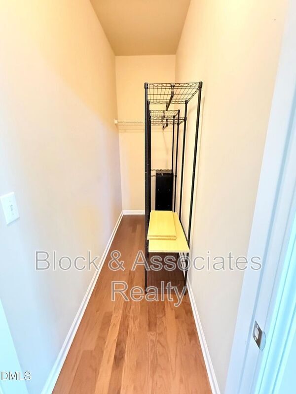 Building Photo - 2433 Cedar Rock Dr