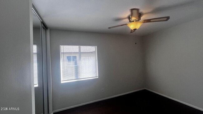 Building Photo - 3337 S Parkside Dr