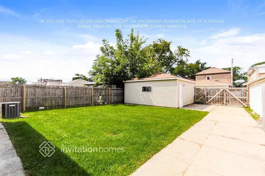 Building Photo - 2418 N 75th Ct