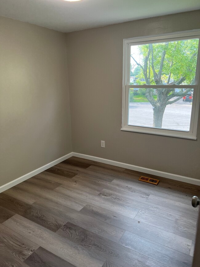 Building Photo - 7441 Farmstead Rd