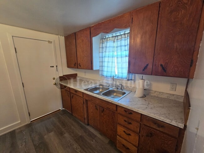 Building Photo - 316 N Walnut St