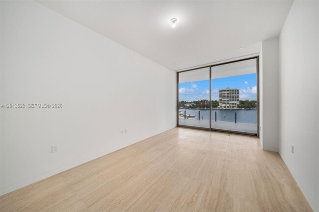 Building Photo - 5 Grove Isle Dr