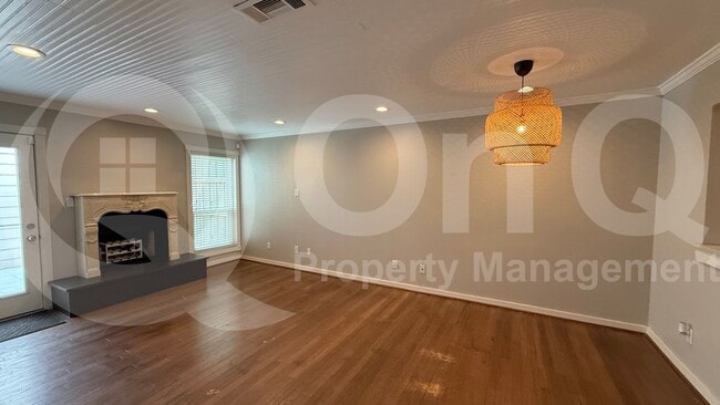 Building Photo - 5505 Live Oak St