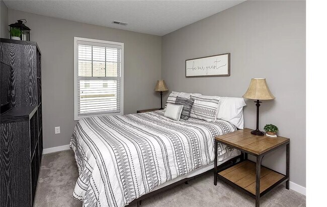 Building Photo - 3509 SE Glen Dr