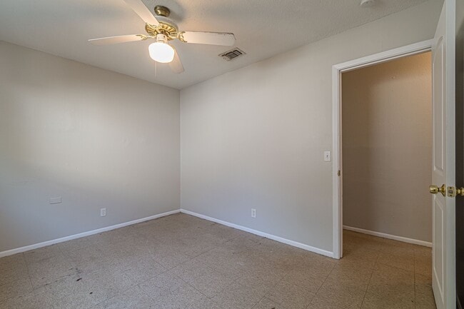 Building Photo - 9518 Millbrook Dr
