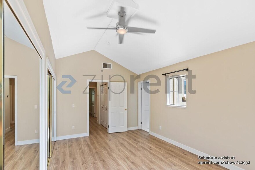 Building Photo - Unit