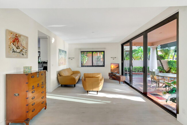 Building Photo - 6427 Via Rosa