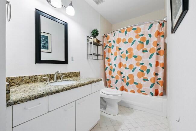 Building Photo - 5153 Floria Dr