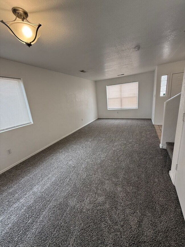 Building Photo - Spacious 5-Bedroom Home with 2 Living Areas – 2,270 Sq Ft Near Porter Dr.