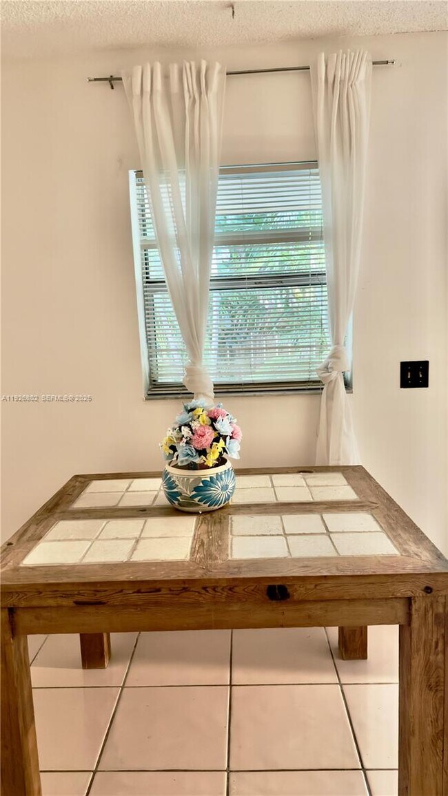 Building Photo - 274 SW 9th St