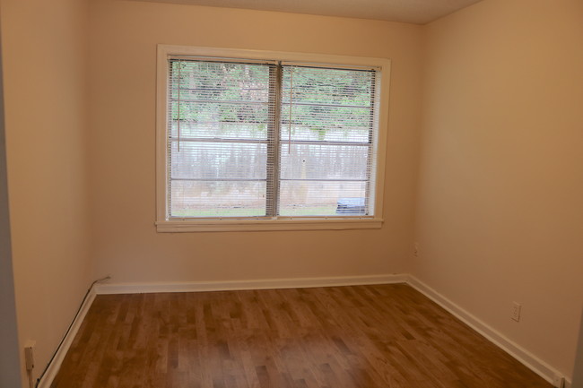 Dining Room - Homewood Townhouse Apartments