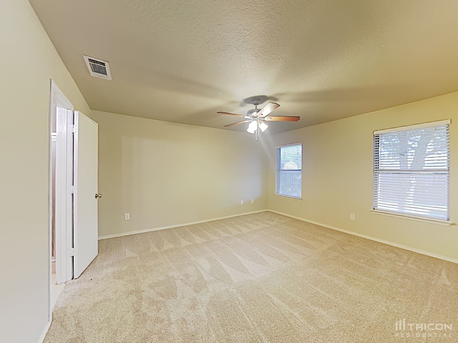 Building Photo - 1013 Meadowbend Dr