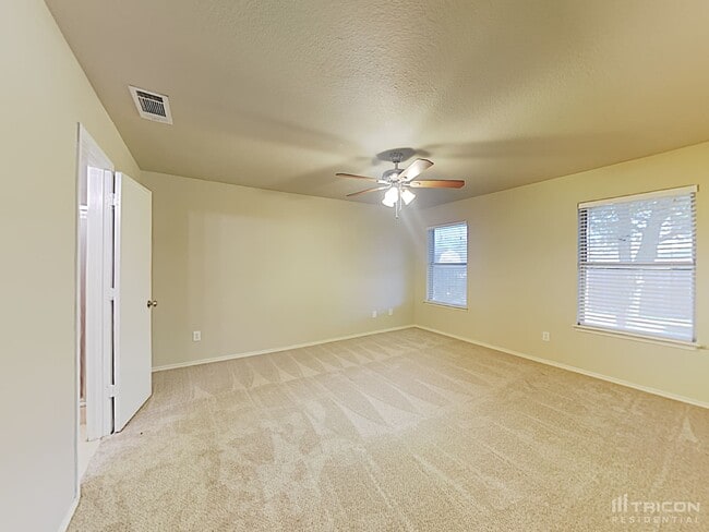 Building Photo - 1013 Meadowbend Dr