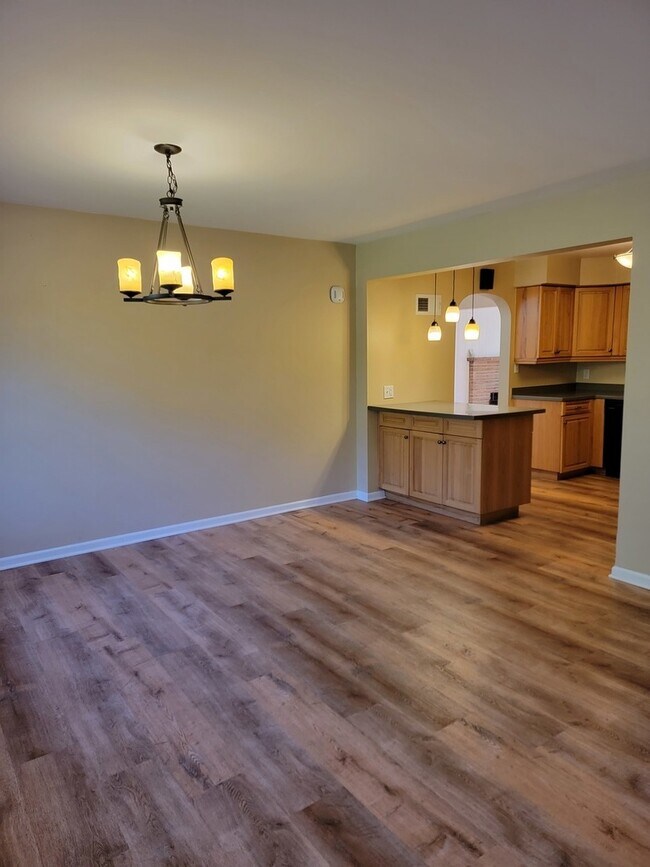 Building Photo - 508 Skyline Dr