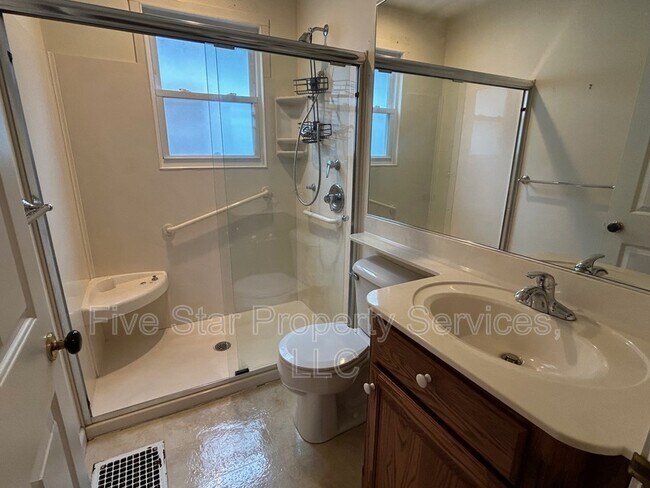 Building Photo - 908 E Reservoir St