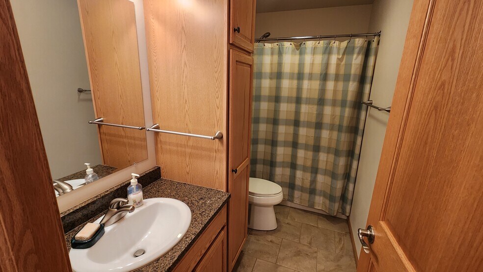 Building Photo - 1329 Pinecrest Ln